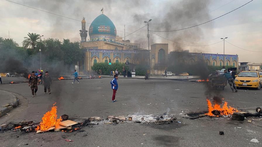 Irak: Manifestantes atacan consulado de Irán en Karbala Irak: Manifestantes atacan consulado de Irán en Karbala