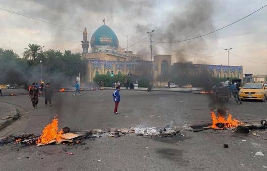 Manifestantes chocan con fuerzas de seguridad en Irak
