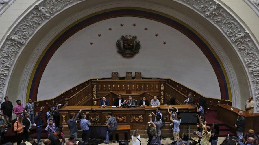 AP EXPLICA: Toma del Congreso agrava crisis de Venezuela AP EXPLICA: Toma del Congreso agrava crisis de Venezuela