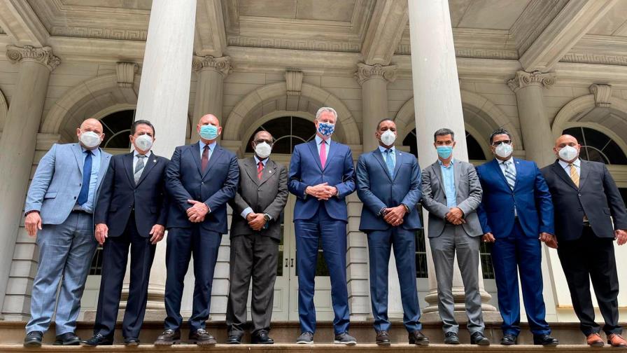 Comisión de Senadores dominicanos se reúne con el alcalde de Nueva York 