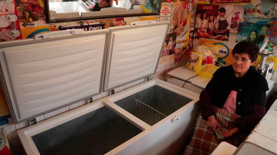 La Paz intenta abastecerse de alimentos y de combustibles que escasean