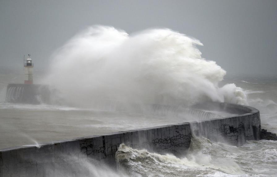 La tormenta Ciara golpea a los transportes en Gran Bretaña