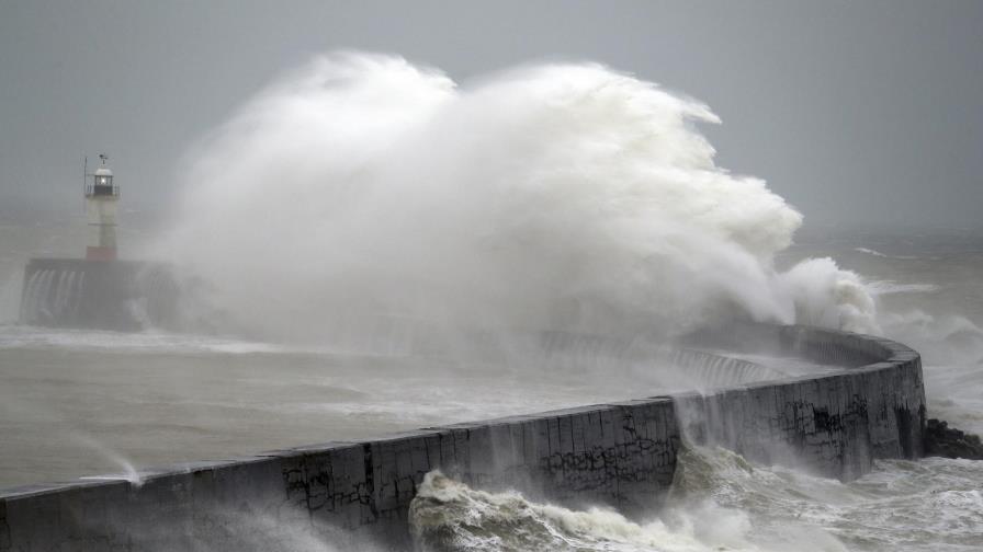 La tormenta Ciara golpea a los transportes en Gran Bretaña