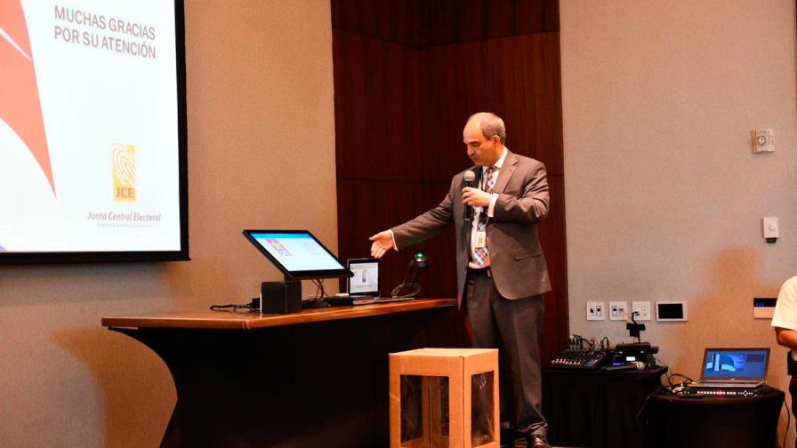 JCE y técnicos de partidos buscan aprobar hoy las boletas voto automatizado JCE y técnicos de partidos buscan aprobar hoy las boletas voto automatizado