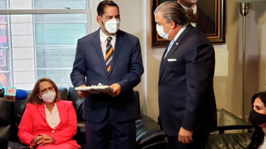 De 136 empleados en Consulado en Nueva York, unos 40 residen en RD, dice nuevo cónsul