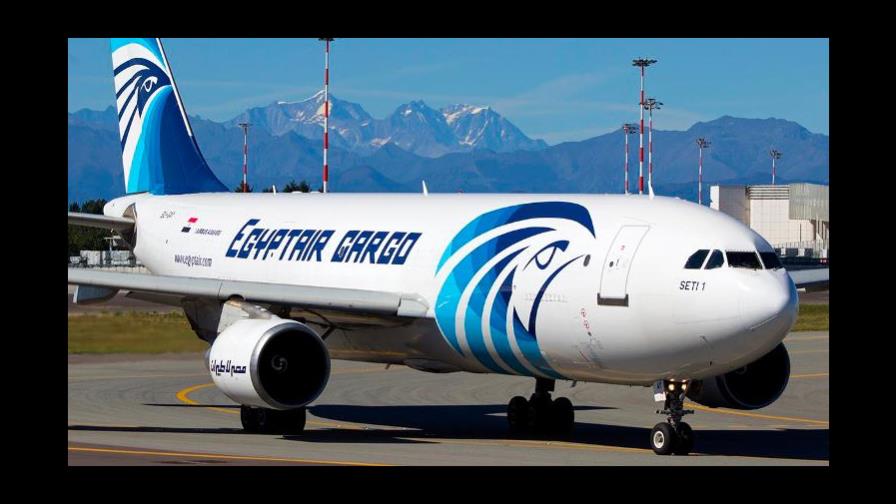 Bebé nace en pleno vuelo y la aerolínea le regala pasajes de por vida 