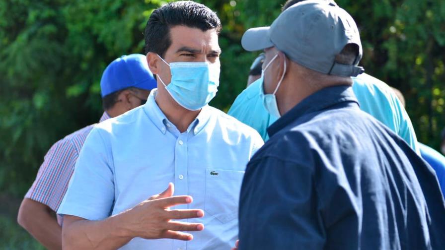Arnaud supervisa sistemas de agua potable y alcantarillados en El Seibo