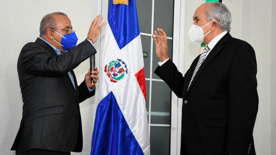 Ministro de Salud Pública juramentó nuevo director de Conape