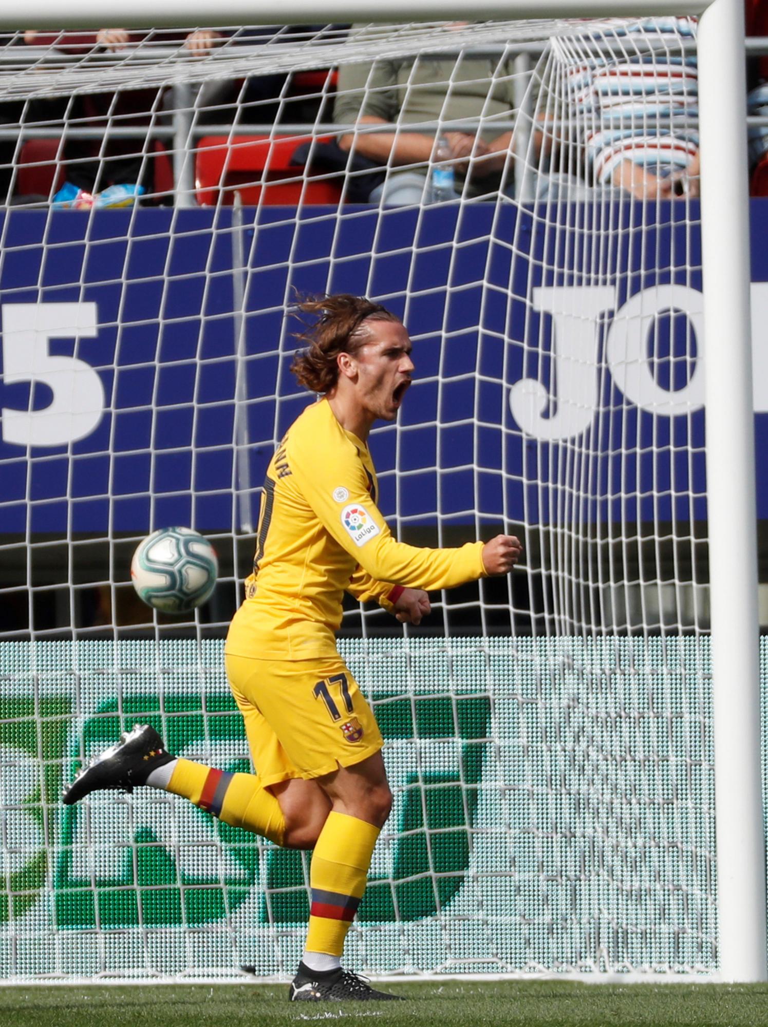 El jugador del FC Barcelona, Antoine Griezmann, celebra un gol. (EFE/Javier Etxezarreta)