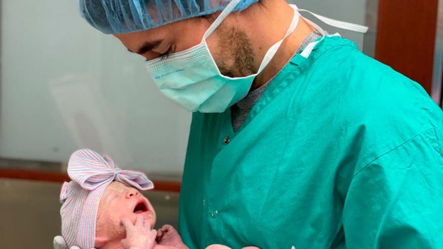 Fotos | Enrique Iglesias comparte primeras imágenes y el sexo de su tercer bebé