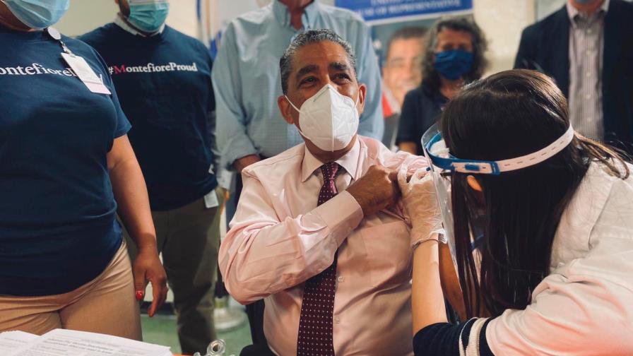 Dominicano Adriano Espaillat abre centro de pruebas COVID-19 en Nueva York