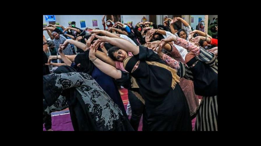 El yoga, la práctica milenaria de la India que se esparce en la pandemia