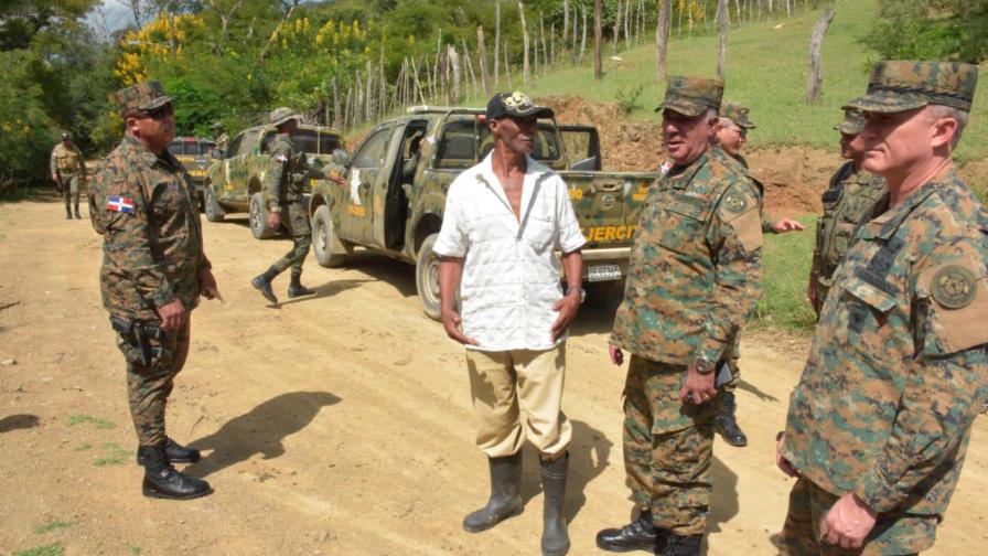 Jefe del Ejército lamenta muerte de agente del Cesfront en operativo en Elías Piña Jefe del Ejército lamenta muerte de agente del Cesfront en operativo en Elías Piña