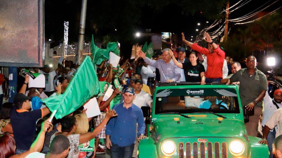 El verde: un color de fuerza y energía usado en la campaña de Leonel