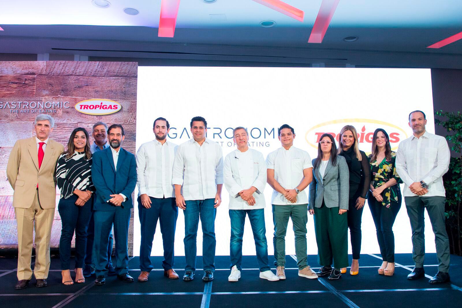 El alcalde David Collado junto a Joan Roca, Deanna Martí, Carlos Martí Ramos y el equipo de Gastronomic.
