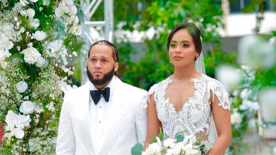 El Alfa se casa con su pareja tras 17 años de relación 
