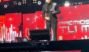 El Alfa dedica premio urbano a RD, que no aguanta más por crisis