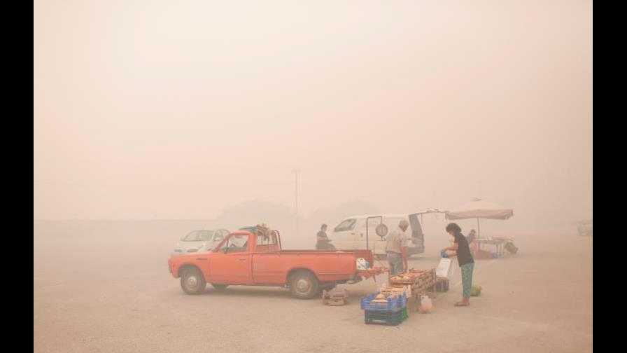 El calor amenaza con avivar los ya devastadores fuegos en el Mediterráneo