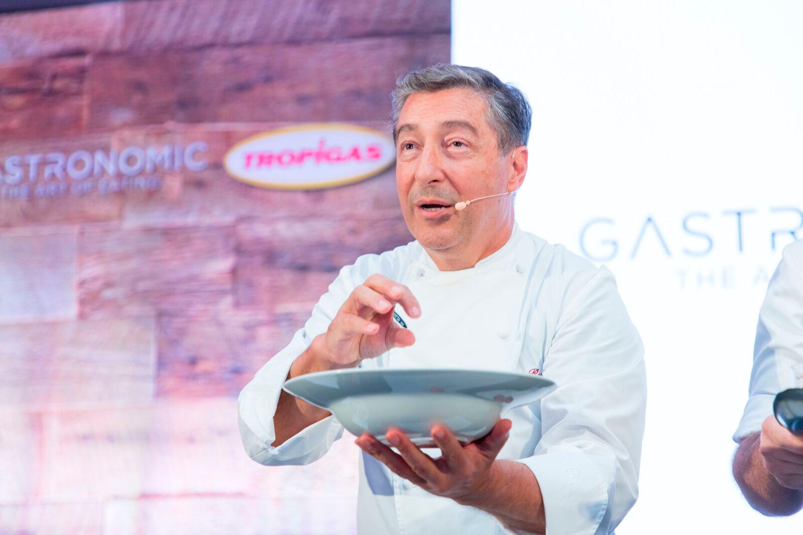 El célebre Joan Roca durante la charla exclusiva auspiciada por Tropigas.