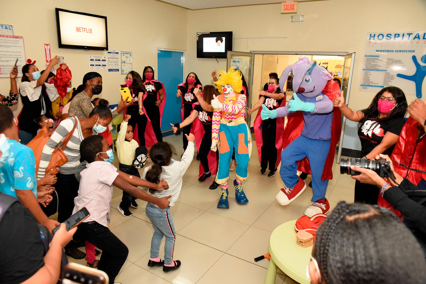 El Dr. Muelitas y sus amigos educando de manera divertida