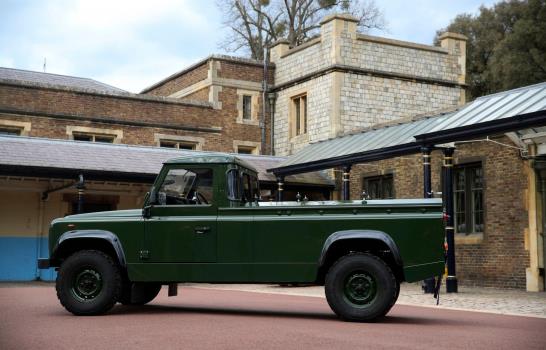 Un Land Rover a medida y restricciones por la COVID-19 para despedir al duque Felipe