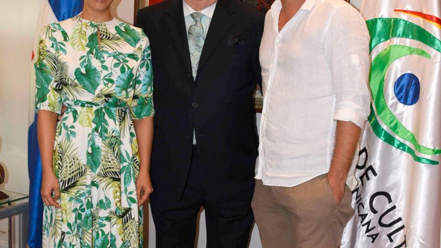 Nashla Bogaert y Frank Perozo son los reyes del Desfile Nacional del Carnaval 2019