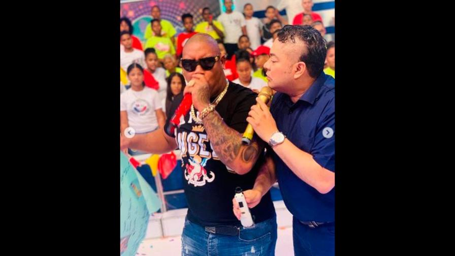 Lo nuevo de el Pachá: se deja afeitar la cabeza de Bulin 47 en vivo