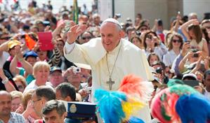 El papa homenajea a "cristianos perseguidos" obligados a esconderse