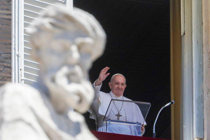 El papa pide protección de refugiados y del medioambiente durante la pandemia