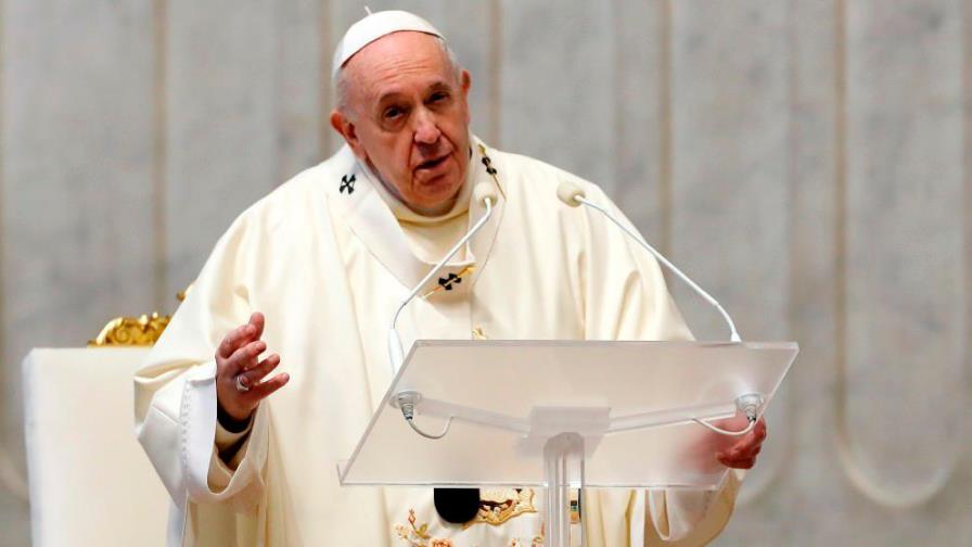 El Papa critica que la gente se vaya de vacaciones sin cumplir restricciones