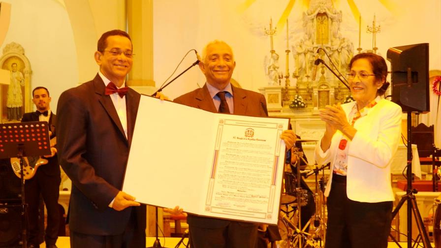 Homenaje al maestro Rafael Solano en la gala Navidad en Moca