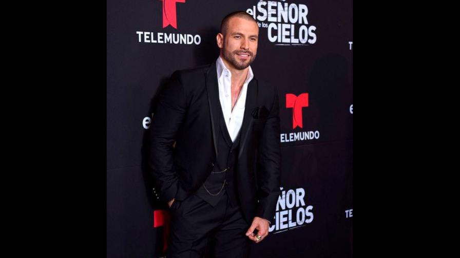 Actores de El señor de los cielos celebran el regreso de Rafael Amaya a Telemundo