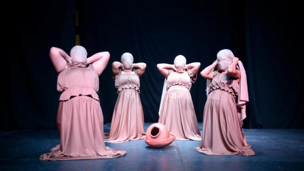 El teatro dominicano, afectado por la pandemia, el olvido estatal y la falta de salas, pero se mantiene de pie