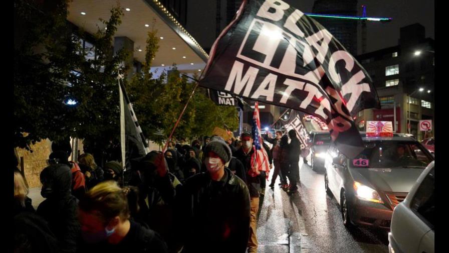 Manifestantes protestan contra Trump cerca de la Casa Blanca