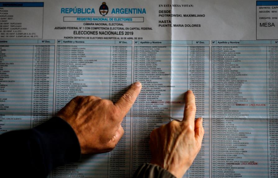 Argentinos votan en elecciones presidenciales; ordenan dar primer resultado tras el 10 % de sufragios escrutados