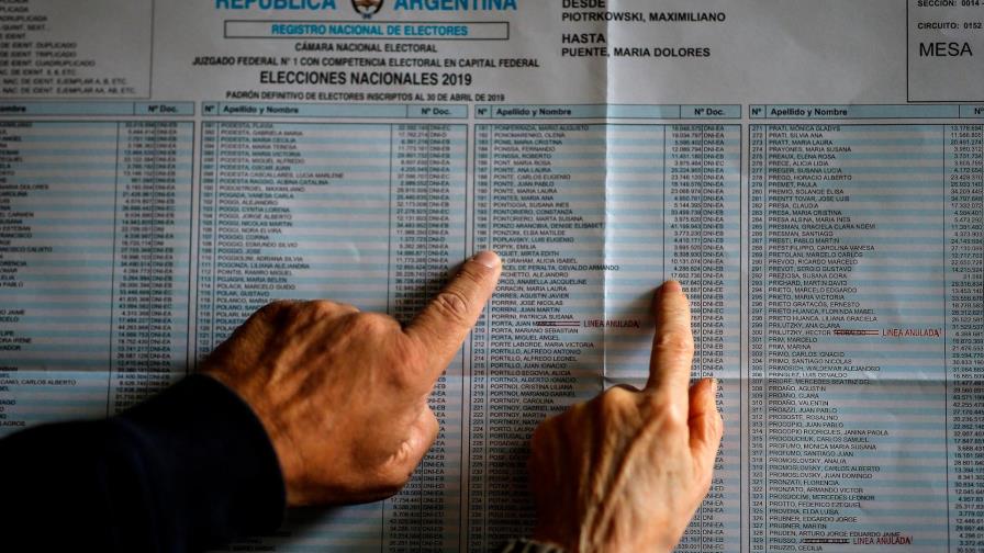 Argentinos votan en elecciones presidenciales; ordenan dar primer resultado tras el 10 % de sufragios escrutados