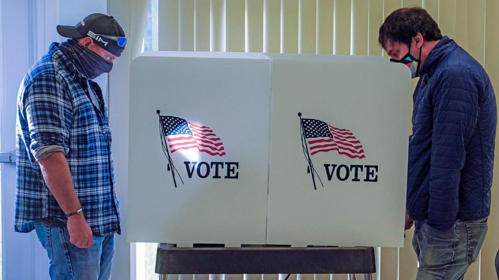 Votantes eligen en la impredecible Florida, crucial en elecciones de Estados Unidos