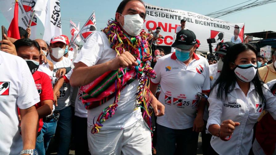 Un escéptico y airado domingo electoral en Perú