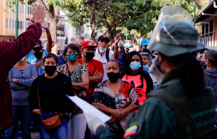 “Buena participación” en comicios venezolanos, con oposición y observadores internacionales