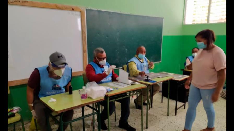 Elecciones | Siguen abarrotados centros de votación en Hato Mayor