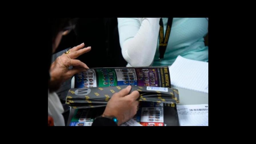 Junta Electoral de Santiago valida actas y revisa votos nulos