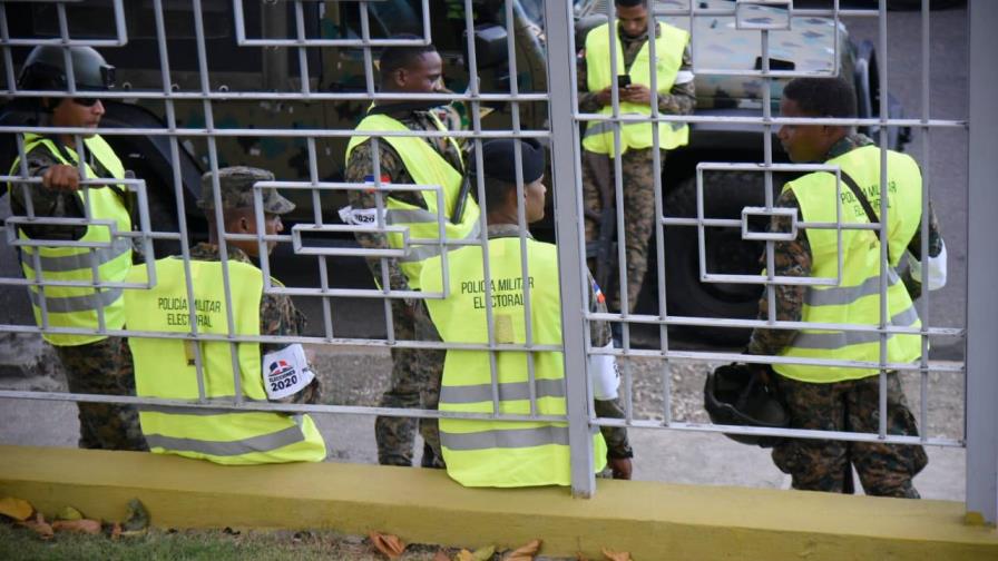 Las reacciones a decisión de JCE de suspender elecciones