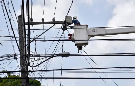 Servicio eléctrico se normaliza; investigan causa del apagón que retrasó discurso del presidente Medina  