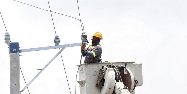 Abinader achicaría el sector eléctrico fusionando las Edes e incorporando la CNE al MEM