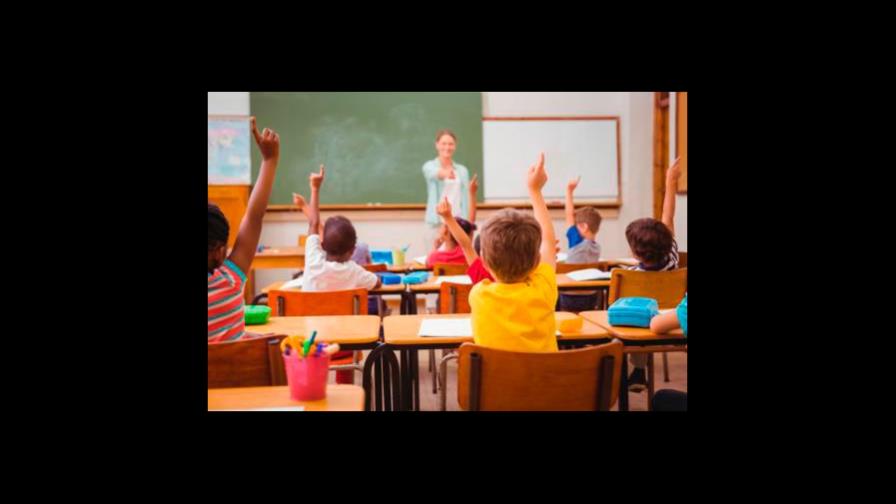 Los estudiantes puertorriqueños vuelven a las escuelas un año después