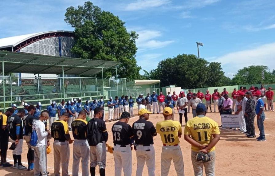 La Copa Liriano Morillo de softbol se juega con seis equipos en Elías Piña