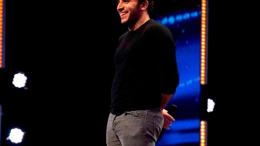Comediante Elías Serulle estrena “Inofensivo”