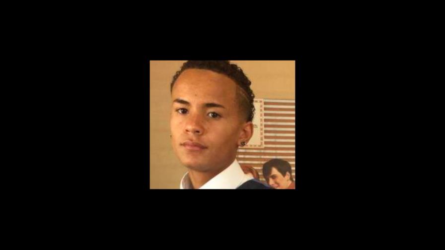 Hombre apuñala a adolescente por escuchar música rap 