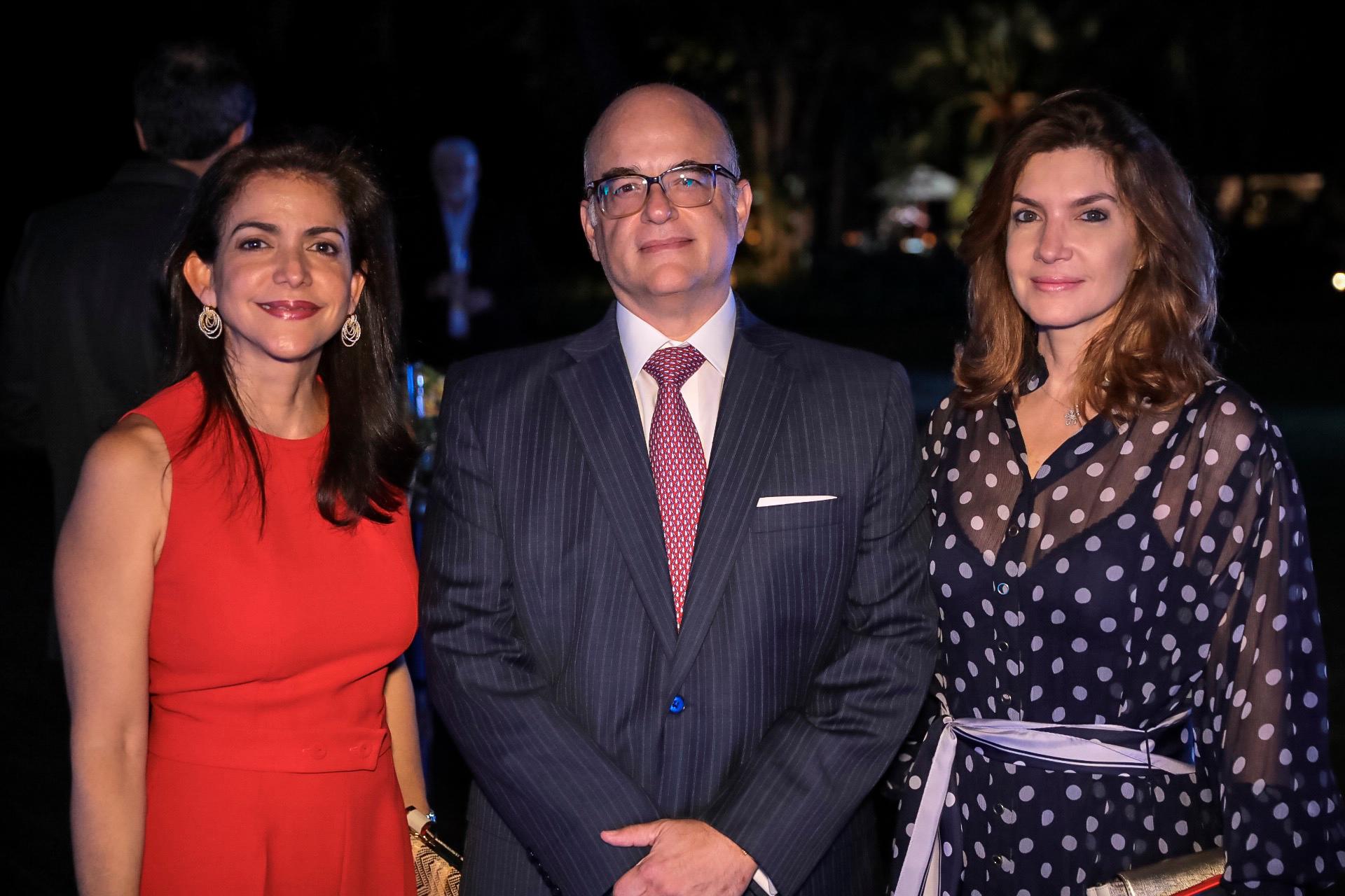 Elima González de Grullón, José Ariza y Katherine Mieses de Ariza.