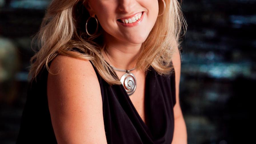 Elizabeth Lenhart: “No podemos crear artistas que aprendan en una producción”